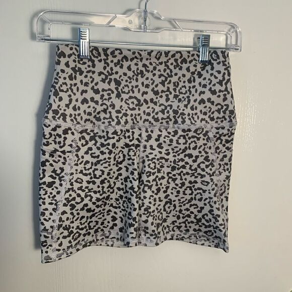 Evolution and creation gray leopard print biker short with pockets Size small - Picture 1 of 4